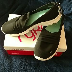 NWT Ryka flats size 11M